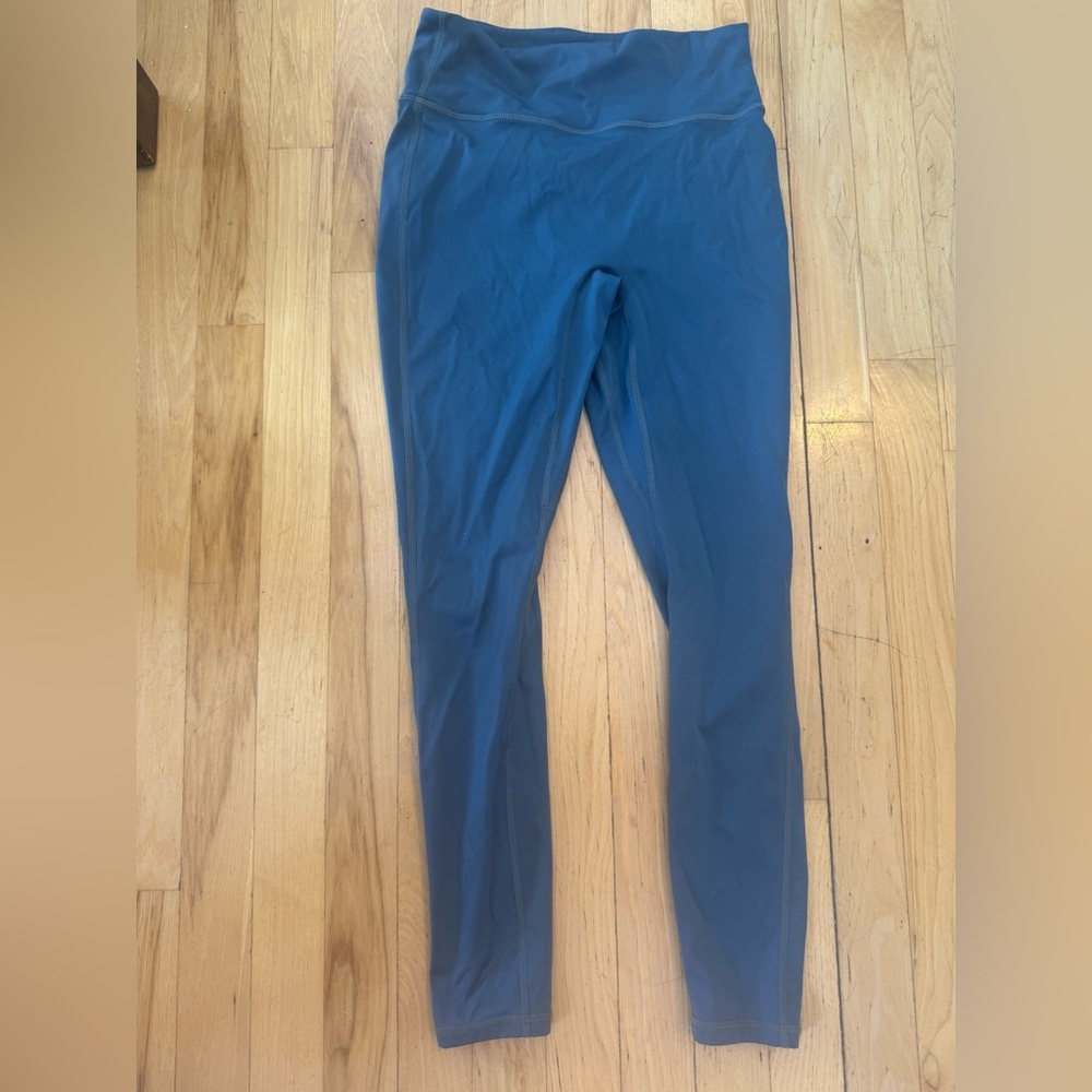 Women’s size small fabletics motion365 7/8 leggings with no‎ front seam